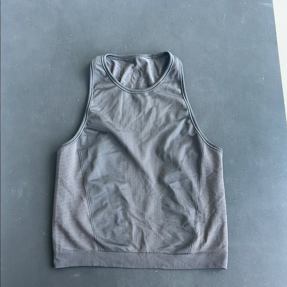 Lululemon tank size  4 charcoal color